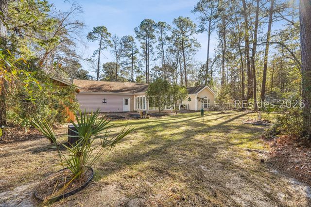 561 Sams Point Rd, Beaufort, SC 29907