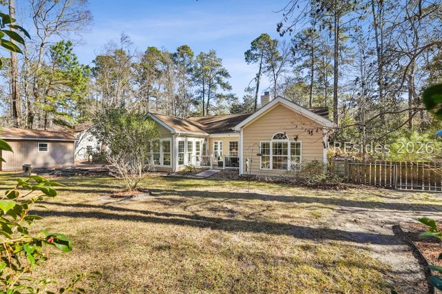 561 Sams Point Rd, Beaufort, SC 29907