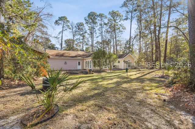 561 Sams Point Rd, Beaufort, SC 29907