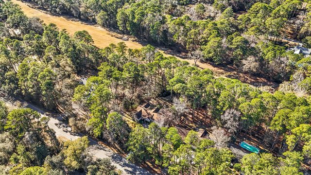 561 Sams Point Rd, Beaufort, SC 29907