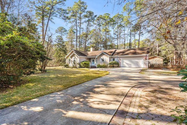 561 Sams Point Rd, Beaufort, SC 29907