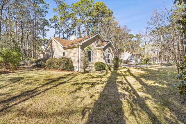 561 Sams Point Rd, Beaufort, SC 29907