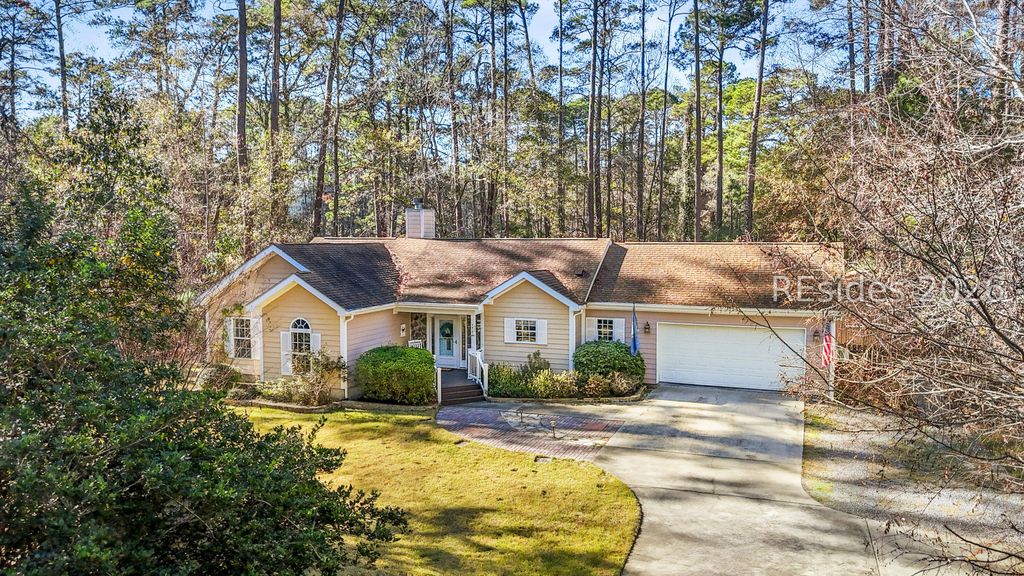 561 Sams Point Rd, Beaufort, SC 29907