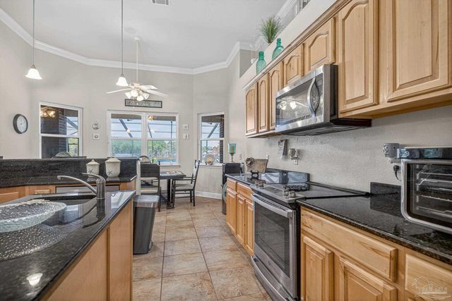 2930 Fenceline Rd, Pensacola, FL 32507