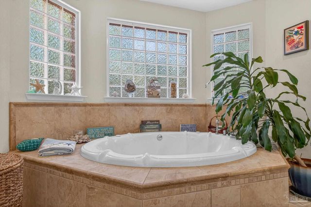 2930 Fenceline Rd, Pensacola, FL 32507