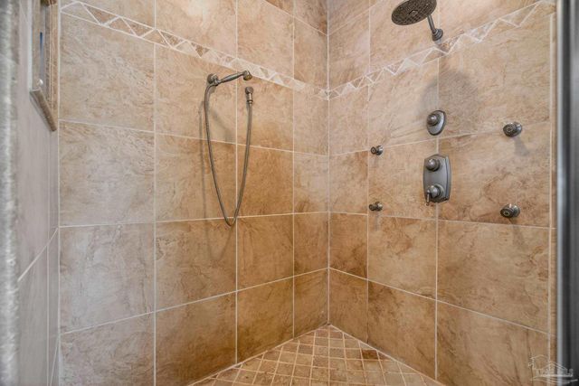 2930 Fenceline Rd, Pensacola, FL 32507