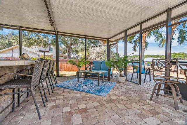 2930 Fenceline Rd, Pensacola, FL 32507