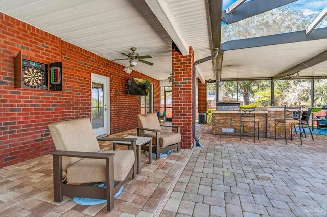 2930 Fenceline Rd, Pensacola, FL 32507