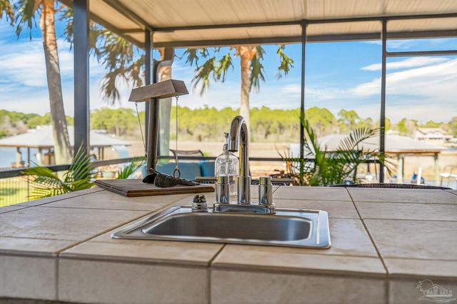 2930 Fenceline Rd, Pensacola, FL 32507