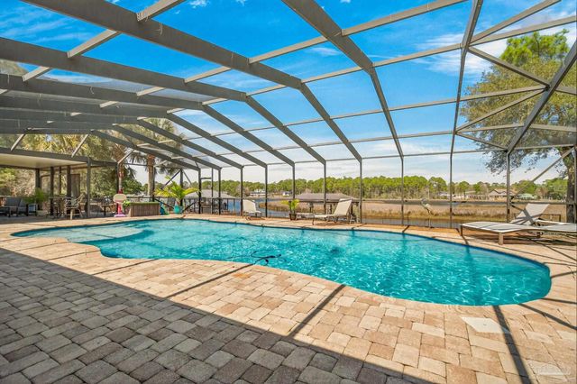 2930 Fenceline Rd, Pensacola, FL 32507