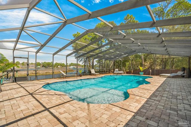 2930 Fenceline Rd, Pensacola, FL 32507