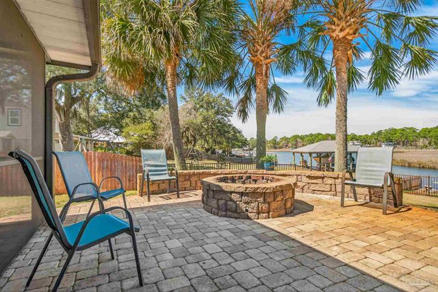 2930 Fenceline Rd, Pensacola, FL 32507