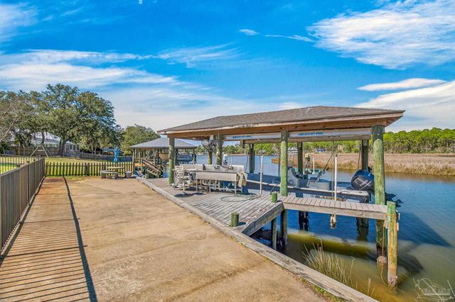 2930 Fenceline Rd, Pensacola, FL 32507