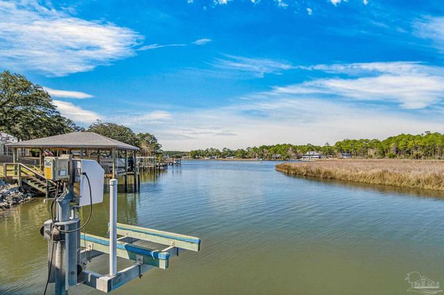 2930 Fenceline Rd, Pensacola, FL 32507