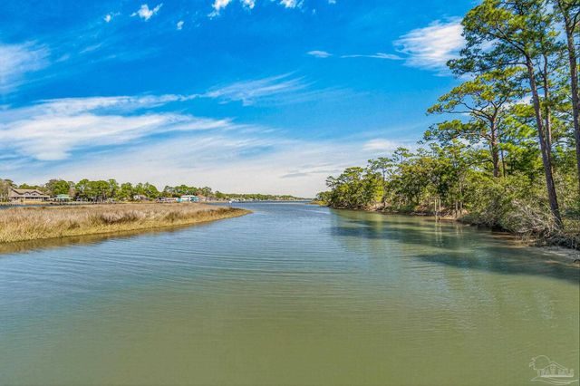 2930 Fenceline Rd, Pensacola, FL 32507