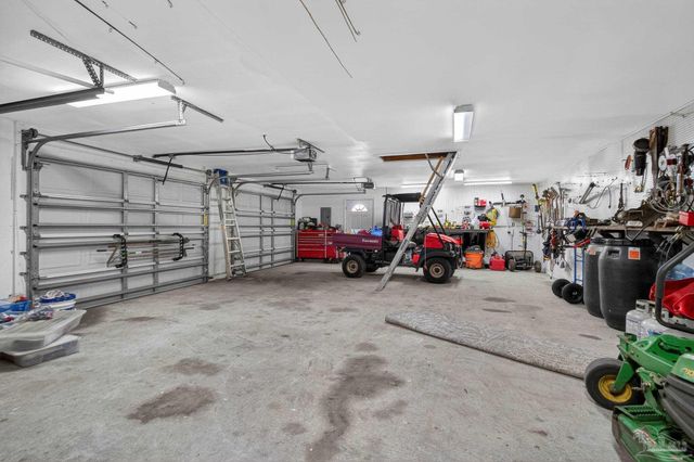 2930 Fenceline Rd, Pensacola, FL 32507