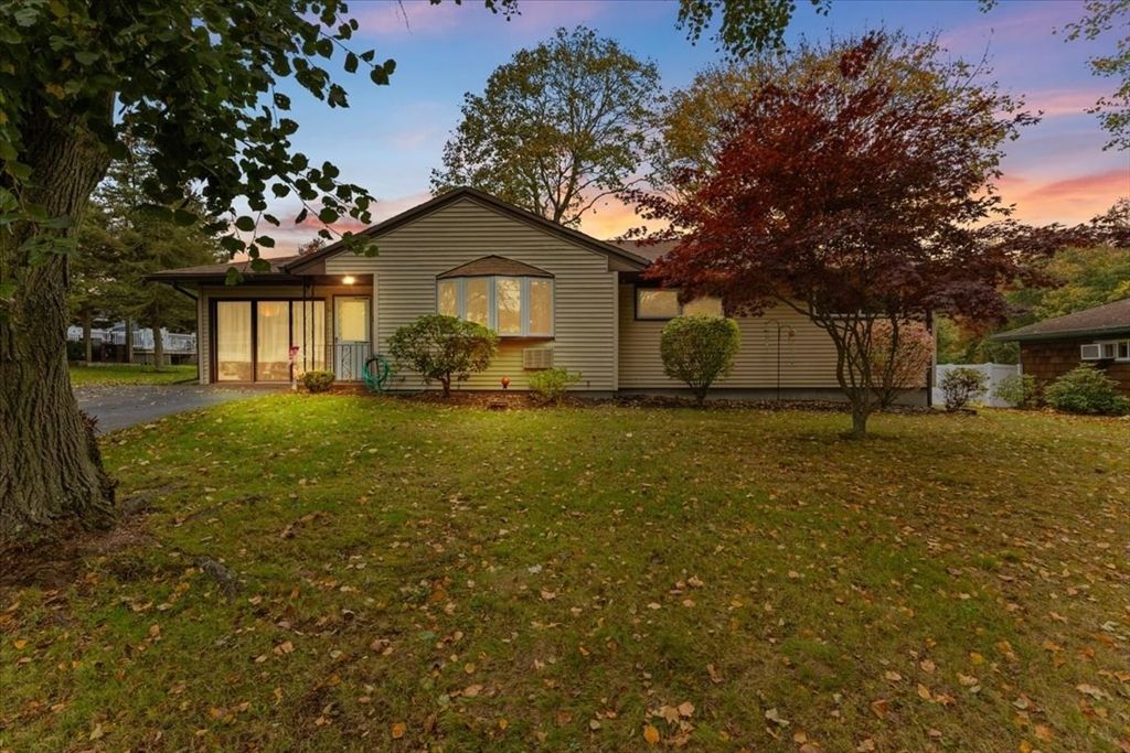 51 Linden Dr, Somerset, MA 02726