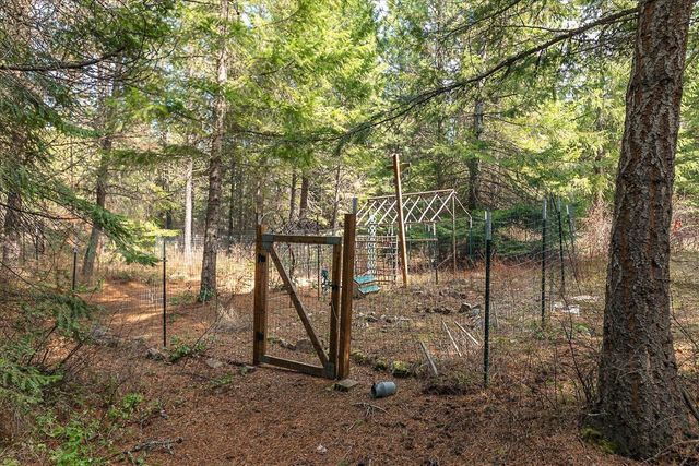 963 Thompson Rd, Elk, WA 99009