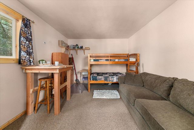 963 Thompson Rd, Elk, WA 99009