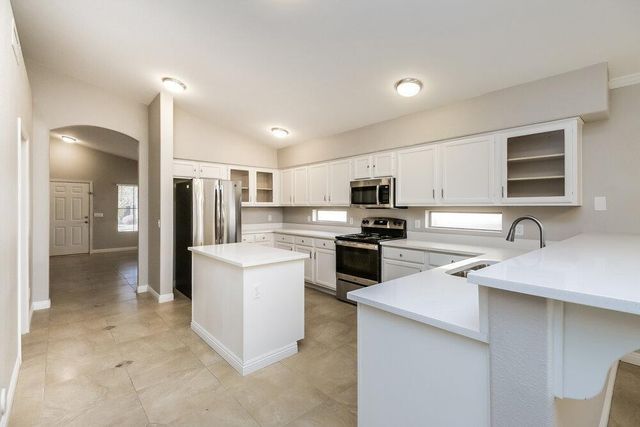 1233 S Colonial Drive, Gilbert, AZ 85296