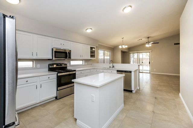 1233 S Colonial Drive, Gilbert, AZ 85296