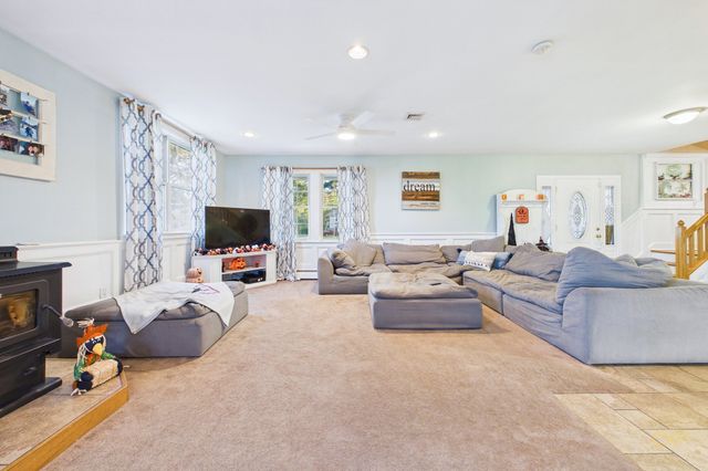 1485 N Hixville Rd, Dartmouth, MA 02747