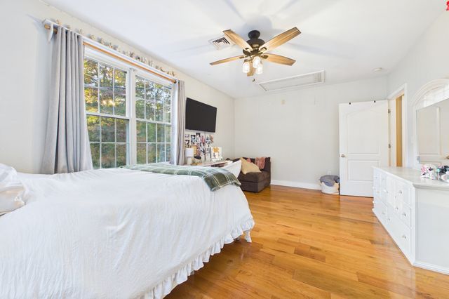 1485 N Hixville Rd, Dartmouth, MA 02747