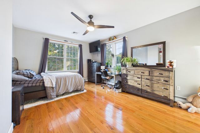 1485 N Hixville Rd, Dartmouth, MA 02747