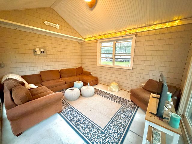 1485 N Hixville Rd, Dartmouth, MA 02747