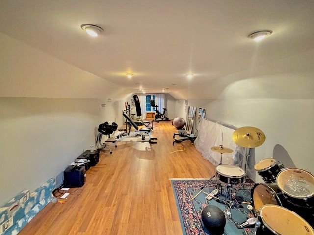 1485 N Hixville Rd, Dartmouth, MA 02747