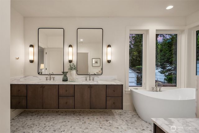 1027 McGilvra Boulevard E, Seattle, WA 98112