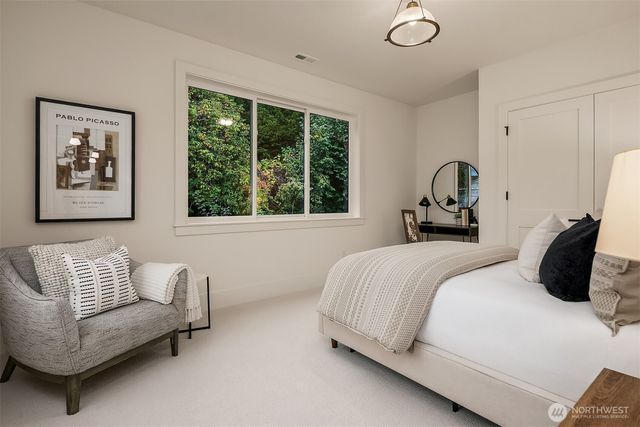 1027 McGilvra Boulevard E, Seattle, WA 98112