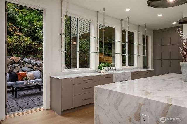 1027 McGilvra Boulevard E, Seattle, WA 98112