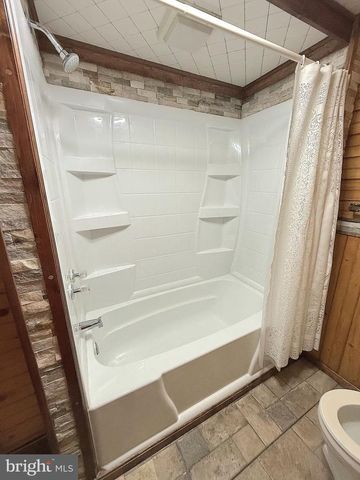 176 ROOSEVELT DR, Morea, PA 17948