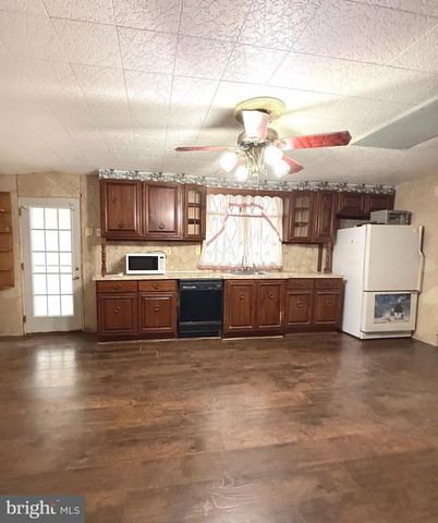 176 ROOSEVELT DR, Morea, PA 17948