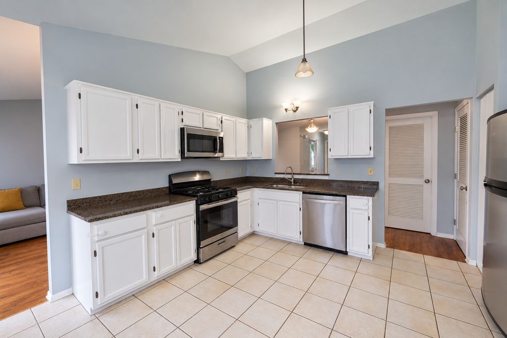 7 Hoover Court B, Streamwood, IL 60107 — photo 4