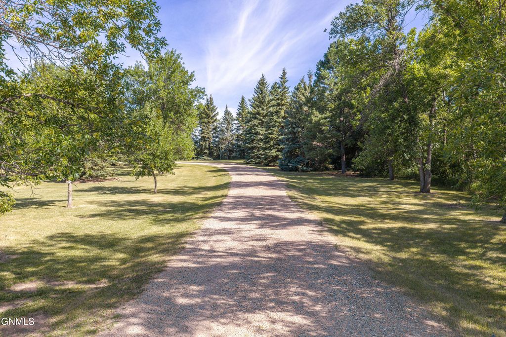 4113 13v Street NW, Garrison, ND 58540 photo 3