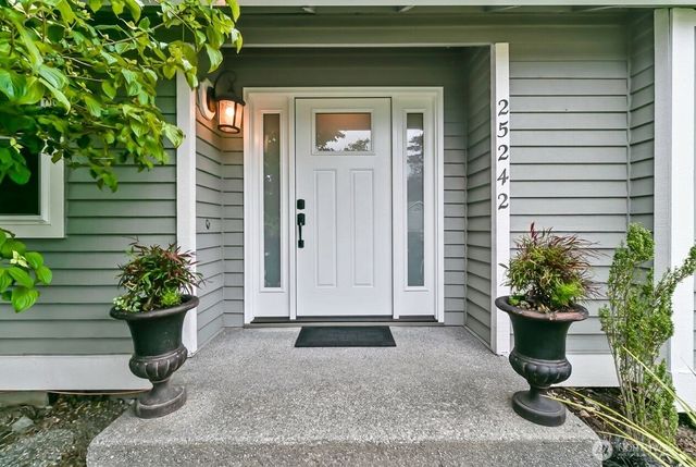25242 Lake Wilderness Country Club Drive SE, Maple Valley, WA 98038