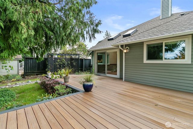 25242 Lake Wilderness Country Club Drive SE, Maple Valley, WA 98038