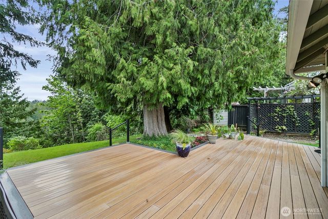 25242 Lake Wilderness Country Club Drive SE, Maple Valley, WA 98038