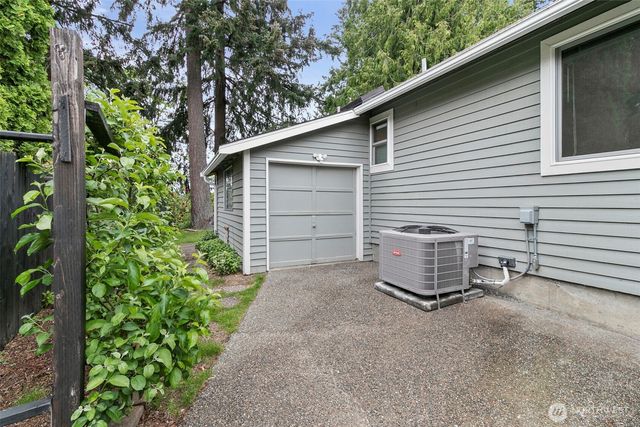 25242 Lake Wilderness Country Club Drive SE, Maple Valley, WA 98038