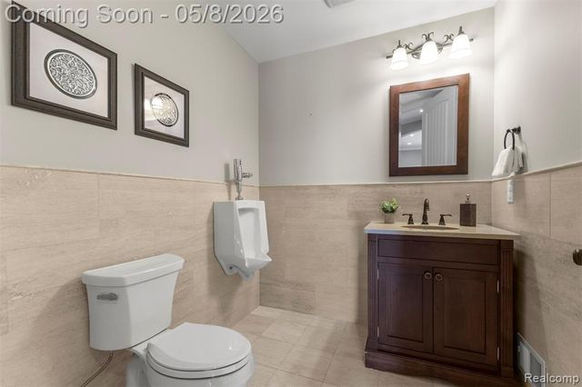 8439 Boulder Shores Drive, South Lyon, MI 48178