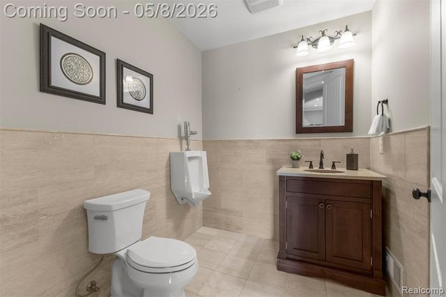 8439 Boulder Shores Drive, South Lyon, MI 48178