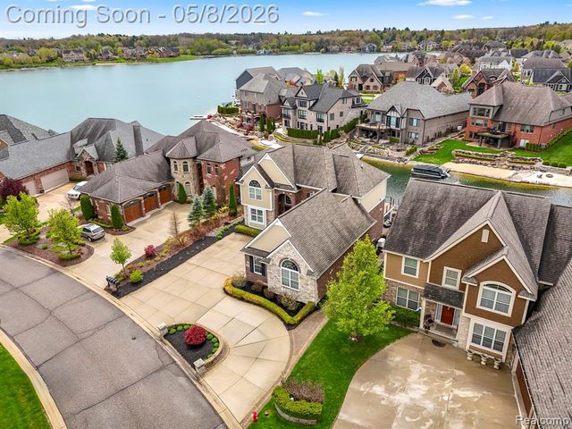 8439 Boulder Shores Drive, South Lyon, MI 48178