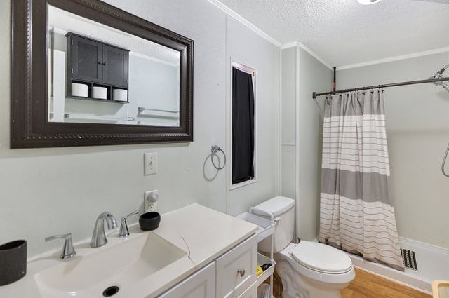 439 Oak Shores Road, Anderson, SC 29625