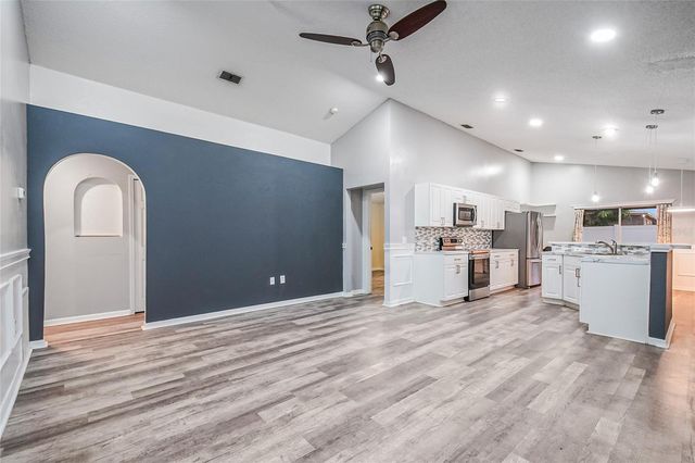 7646 HARBOR BEND CIRCLE, Orlando, FL 32822