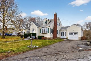 9 Violet Rd, Peabody, MA 01960