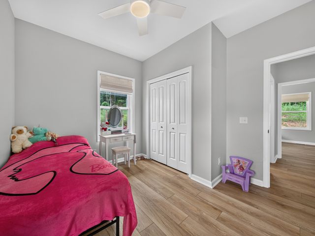 1047 Old County House Rd, Charlotte, TN 37036