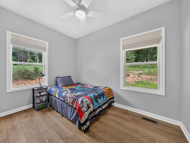 1047 Old County House Rd, Charlotte, TN 37036