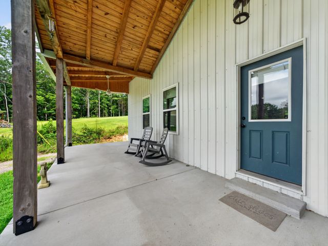 1047 Old County House Rd, Charlotte, TN 37036